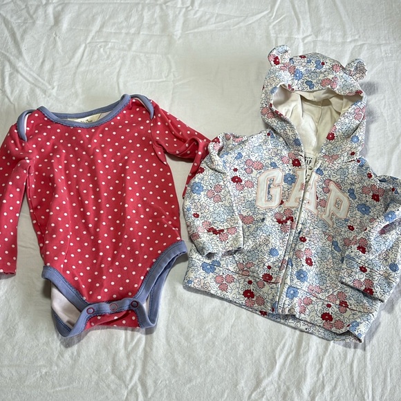 6-12M hoodie and onesie girls bundle - Picture 1 of 5